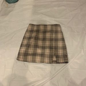 White Fable, Size: 2 Skirt w/ slit